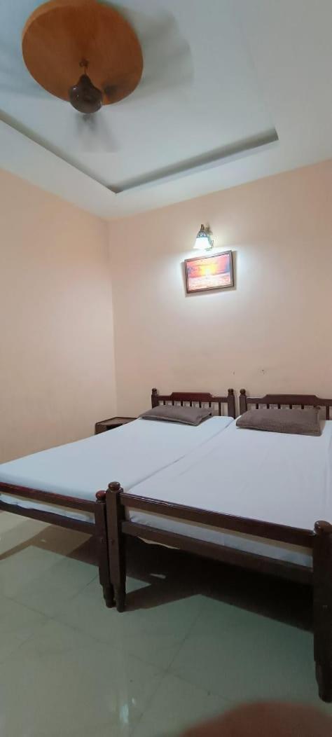 Classic Tourist Home Kochi Exterior photo